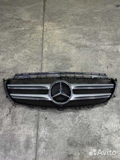 Решетка радиатора E класс W213Amg