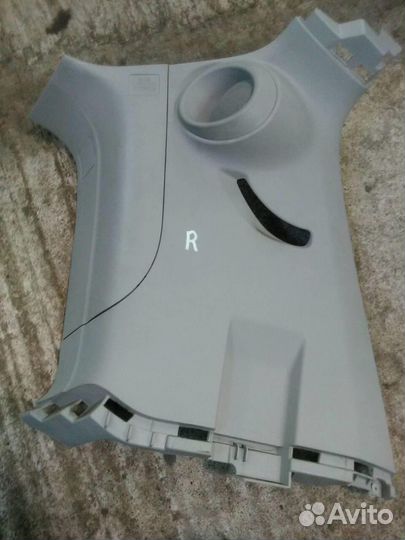 Обшивка стойки багажника правая верхняя honda Pi