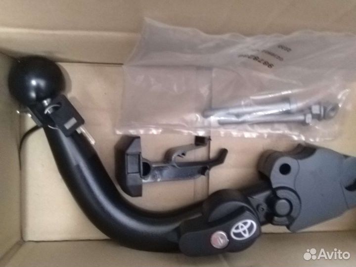 Toyota Avensis Фаркоп новый оригинал