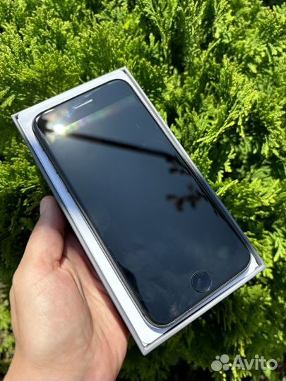 iPhone 8, 64 ГБ