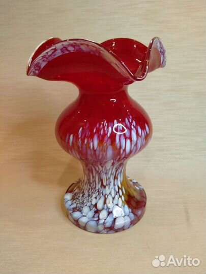 Ваза сульфидно-цинковая Красный май