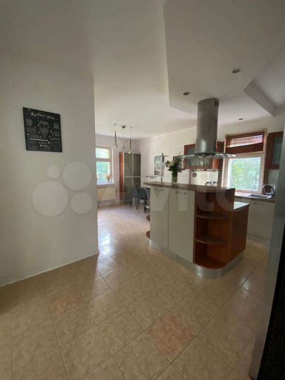 Коттедж 200 м² на участке 12 сот.