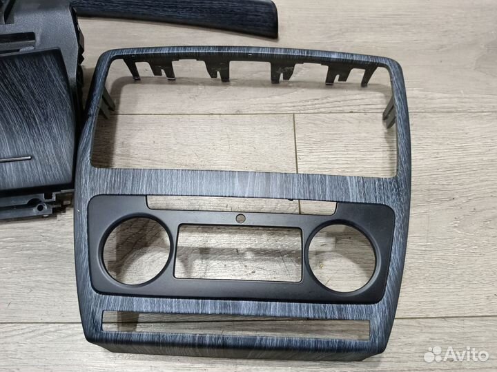 Комплект декора торпеды для Skoda Octavia A5