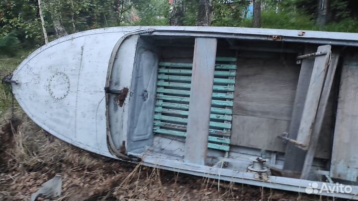 Моторная алюминиевая лодка с веслами