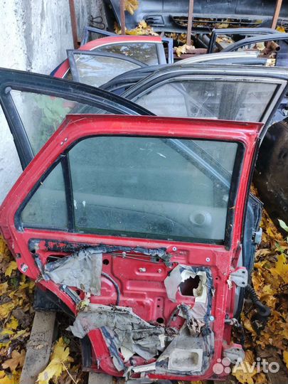 Задняя левая дверь Hyundai elantra 1990-1995