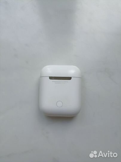 Зарядный чехол (кейс) для наушников Apple AirPods