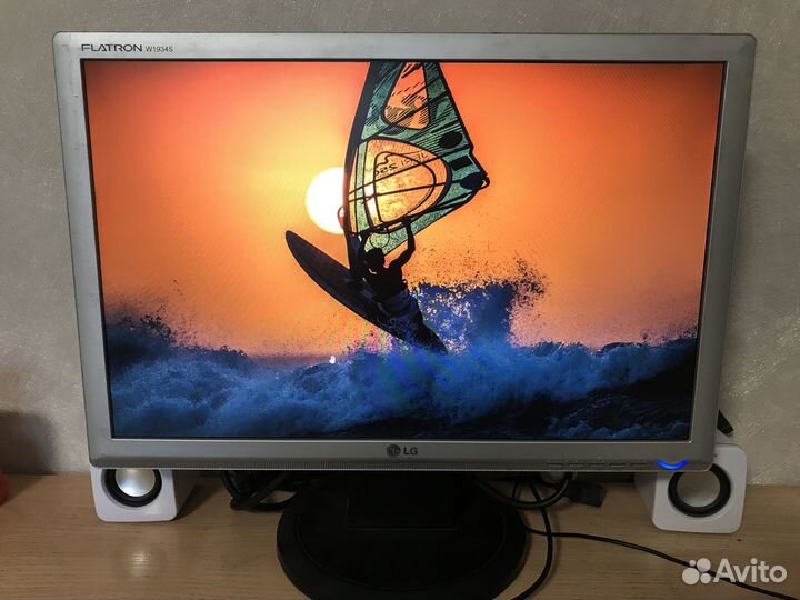 Монитор LG Flatron W1942S