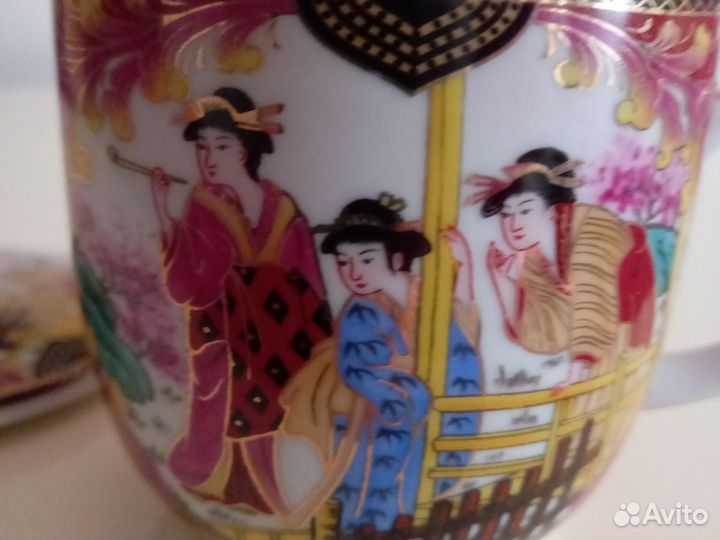 Чашка фарфоровая с крышкой