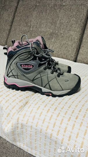 Походные ботинки