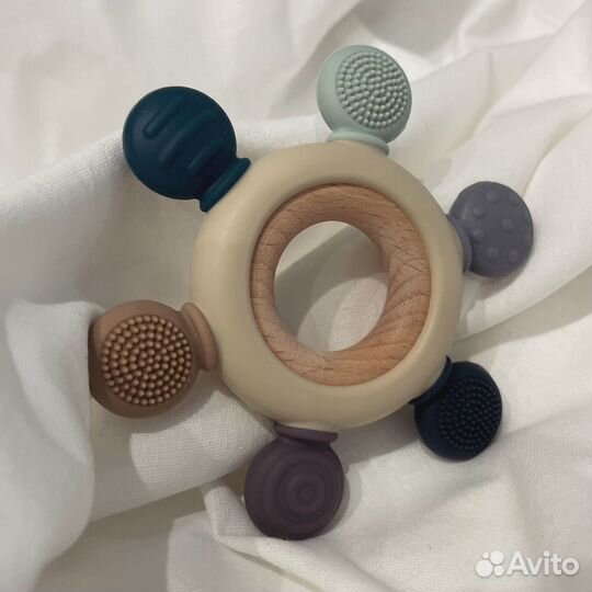 Прорезыватель для зубок на деревянном кольце
