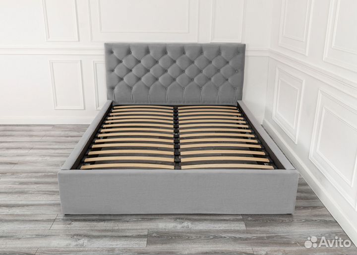 Кровать с матрасом