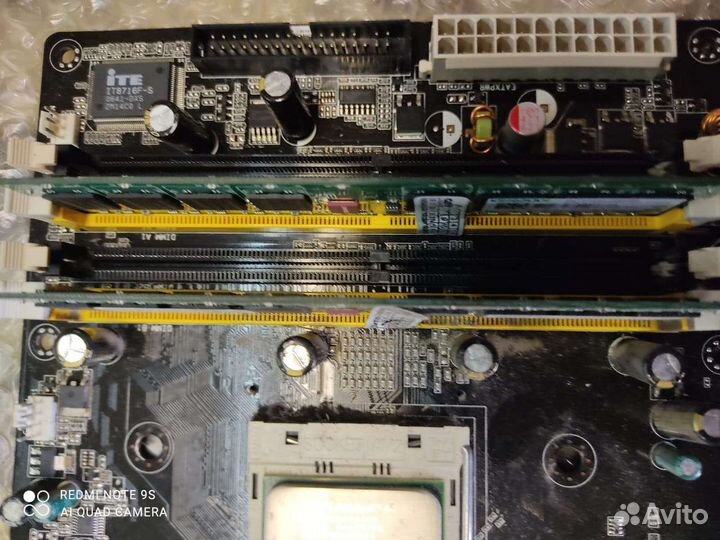 Материнская плата с процессором и памятью