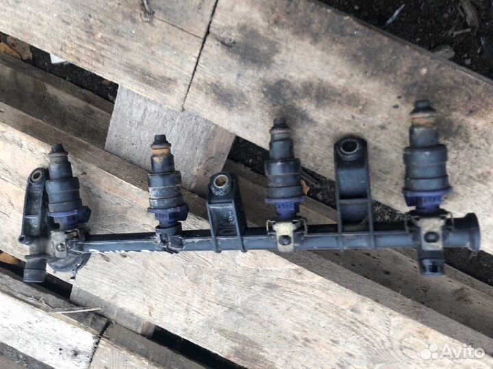 Топливная рампа Renault Scenic минивэн 1.6 1998