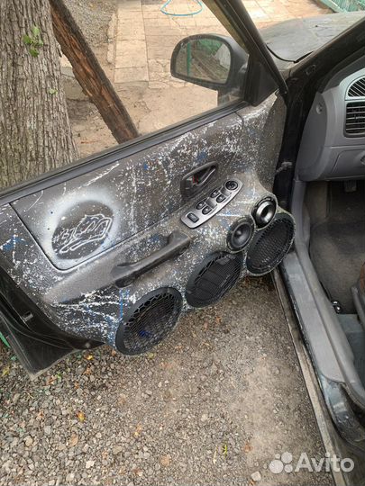 Дверные карты на hyundai accent под автозвук