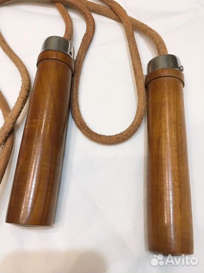 Скакалка кожаная