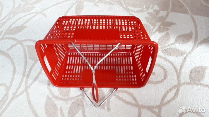 Корзина пластик, железные хромированные ручки