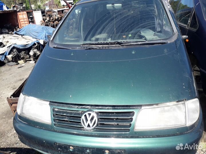 Капот Volkswagen Sharan