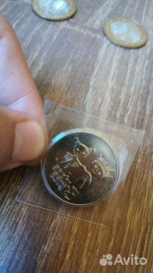 Монеты 25 олимпиада Сочи и футбол фифа 2018год