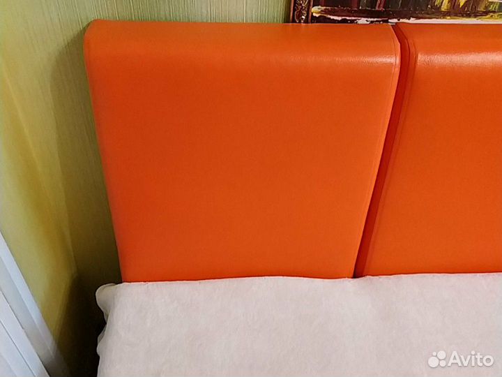 Угловой диванчик