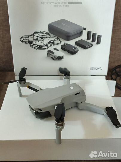 Квадрокоптер DJI Mavic Mini Fly More Combo