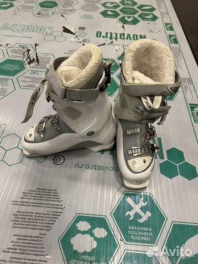 Горнолыжные ботинки atomic