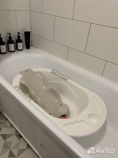 Ванночка для купания новорожденного с горкой