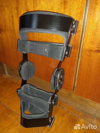 Брейс на коленный сустав