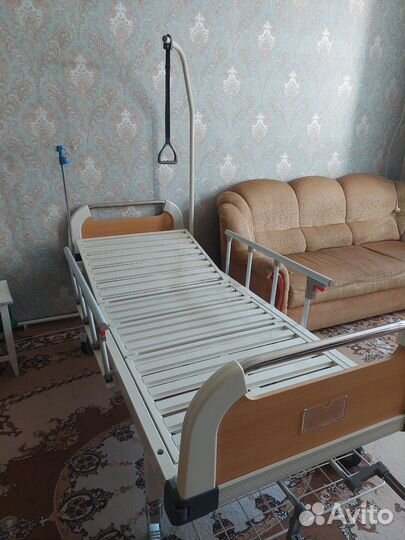 Медицинская кровать для лежачих больных