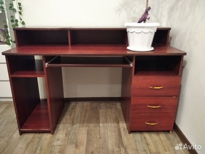 Компьютерный стол письменный