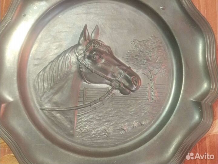 Оловянная, фарфоровая, бронзовая настенная тарелка