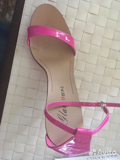 Босоножки новые