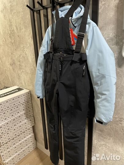 Зимний горнолыжный костюм женский