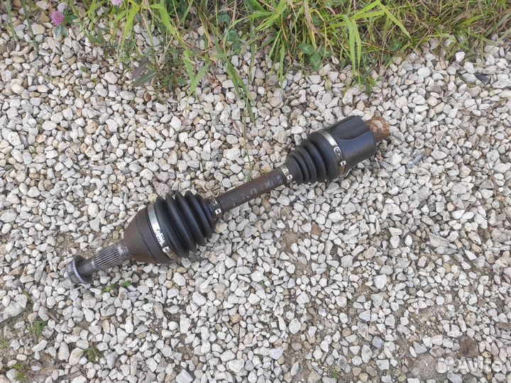 Полуось (привод) передний левый Chevrolet Captiva