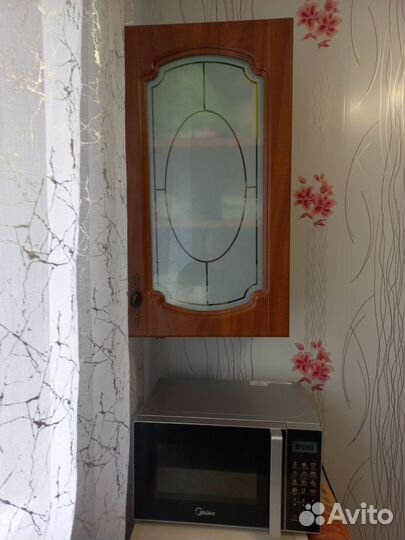 Кухонный гарнитур угловой стол и 2 табуретки