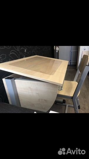 Парта ученическая, ученический стул и решетка