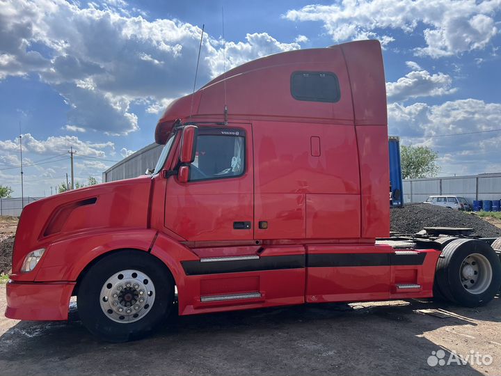 Volvo VNL, 2003