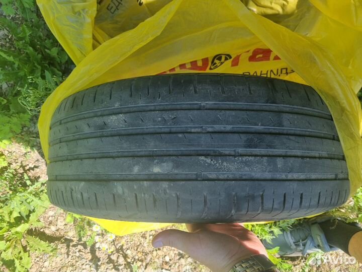 Kumho Ecsta HS51 215/60 R16 95