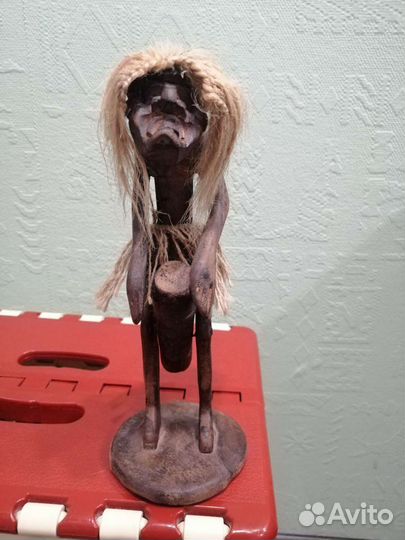 Деревянная статуэтка африканца