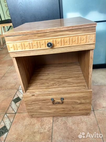 Тумбочка