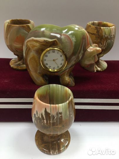 Набор Рюмок из Оникса и Медведь с часами