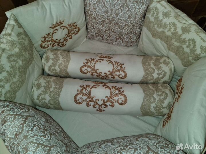 Бортики + комплект в кроватку новый