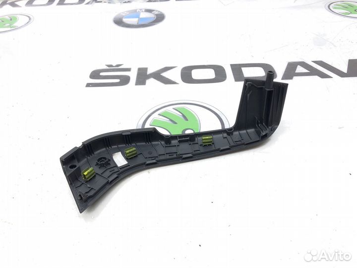 Накладка ручки двери левая Skoda Octavia A7 (5E)
