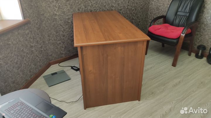 Письменный рабочий стол