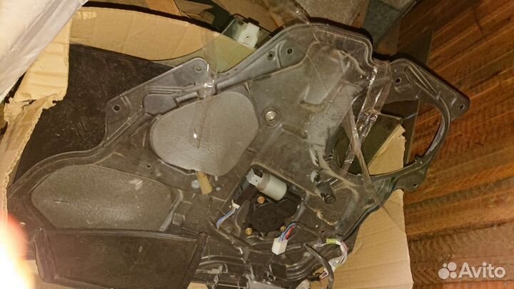 Мазда 3 1,6 2006. Правая задняя дверь. Электронику