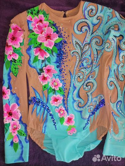 Красивый купальник для спортивной аэробики