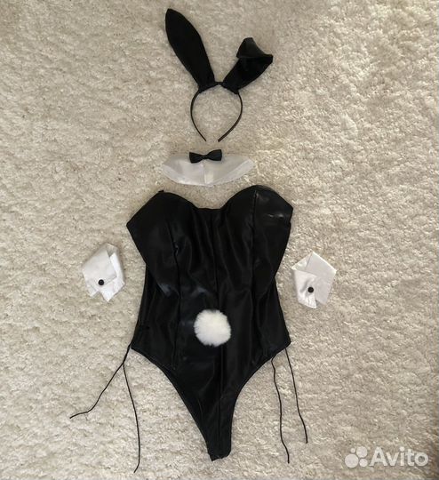 Косплей девочки зайки