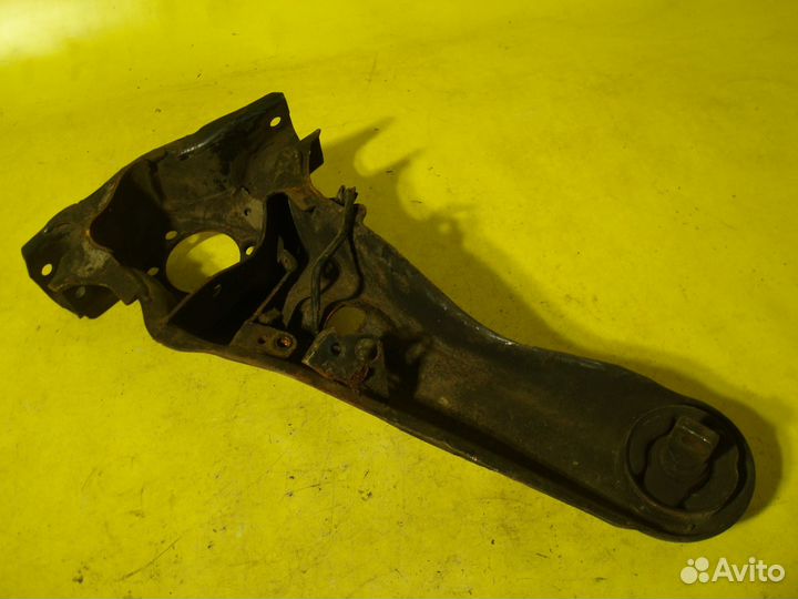 Продольный рычаг задний левый Мицубиси Лансер 10