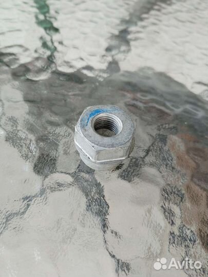 Гайка, гайка- втулка, гайка стойки. Renault, рено