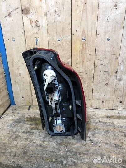 Фонарь задний левый Volvo XC70, V70 Арт. 110659