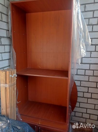 Книжный шкаф и кровать полутороспальная бу отдам